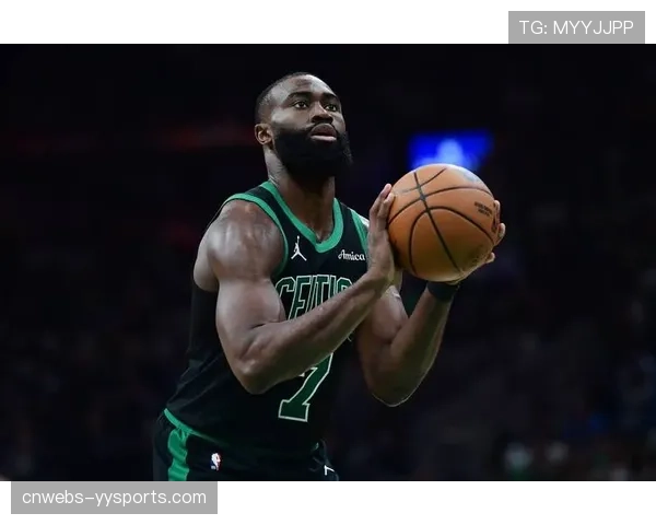 凯尔特人121-110击败勇士，布朗单核带队展现攻防均衡